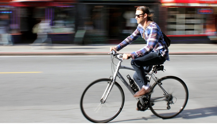 Accident de la circulation : absence de faute inexcusable pour un cycliste circulant sur une route départementale de nuit